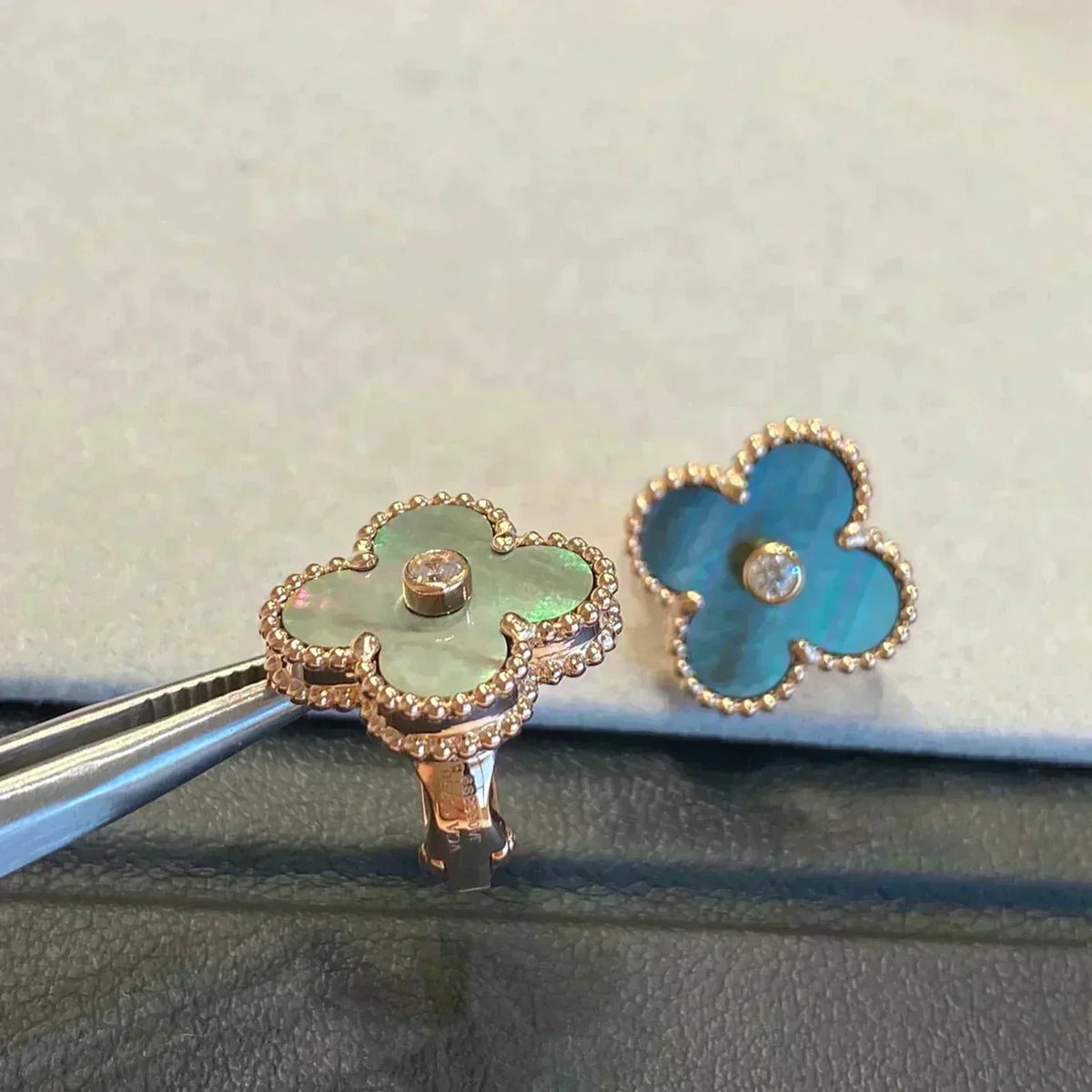 [⭐Novea]CLOVER MEDIUM 1 MOTIFS GRAY MOP  DIAMOND EARRINGS