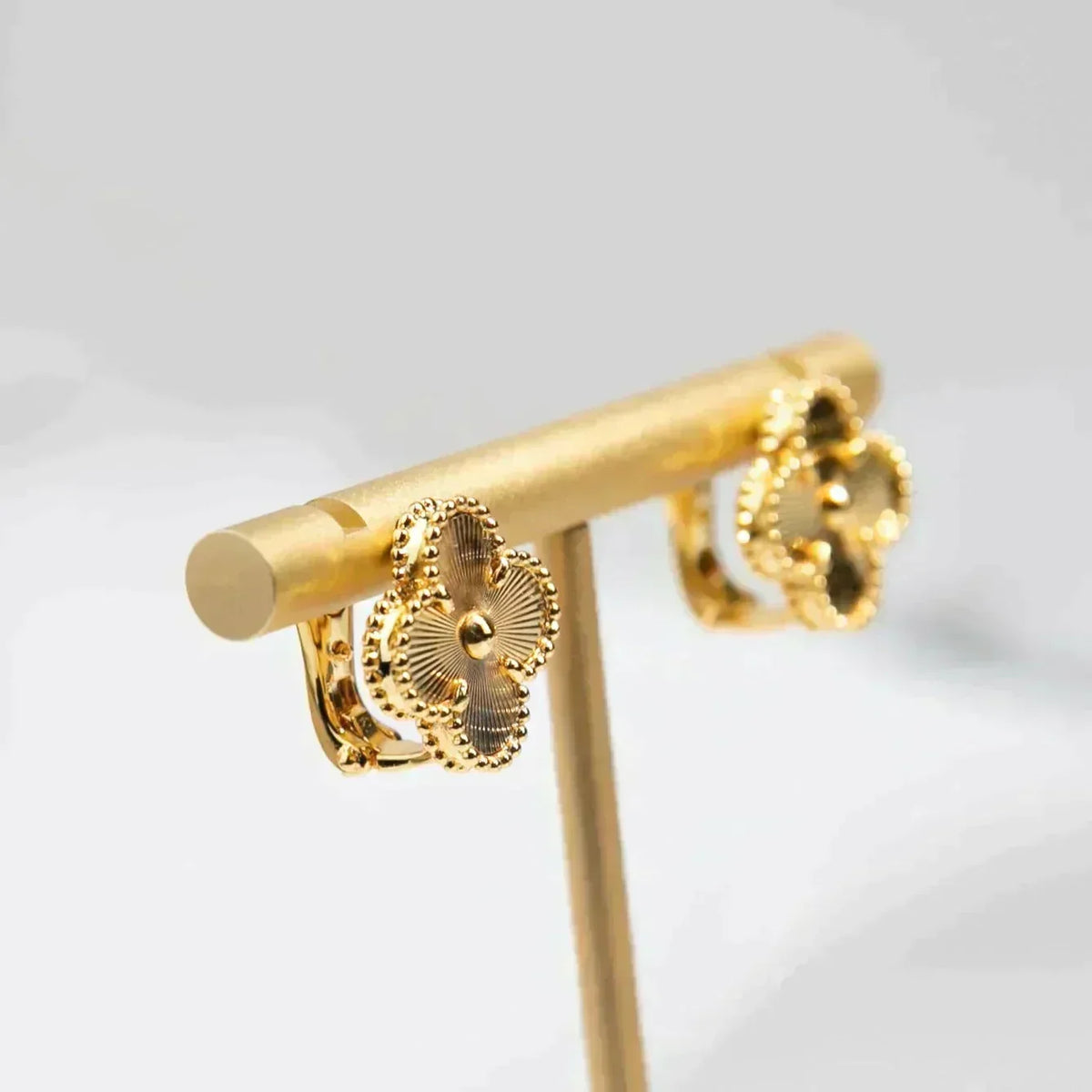 [⭐Novea]CLOVER MEDIUM 1 MOTIFS LASER EARRINGS