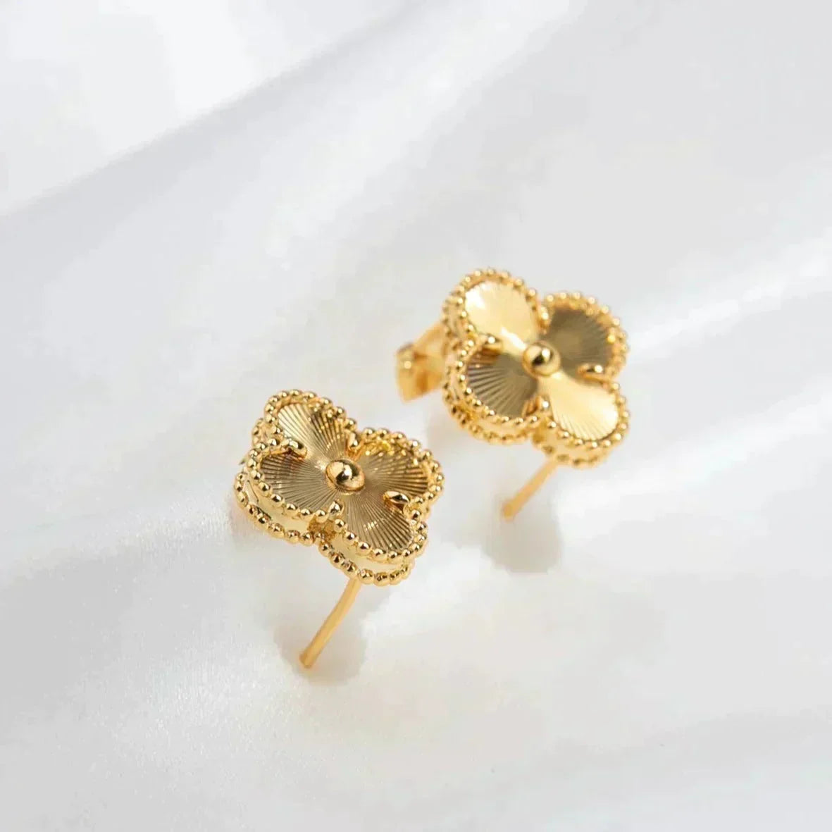 [⭐Novea]CLOVER MEDIUM 1 MOTIFS LASER EARRINGS