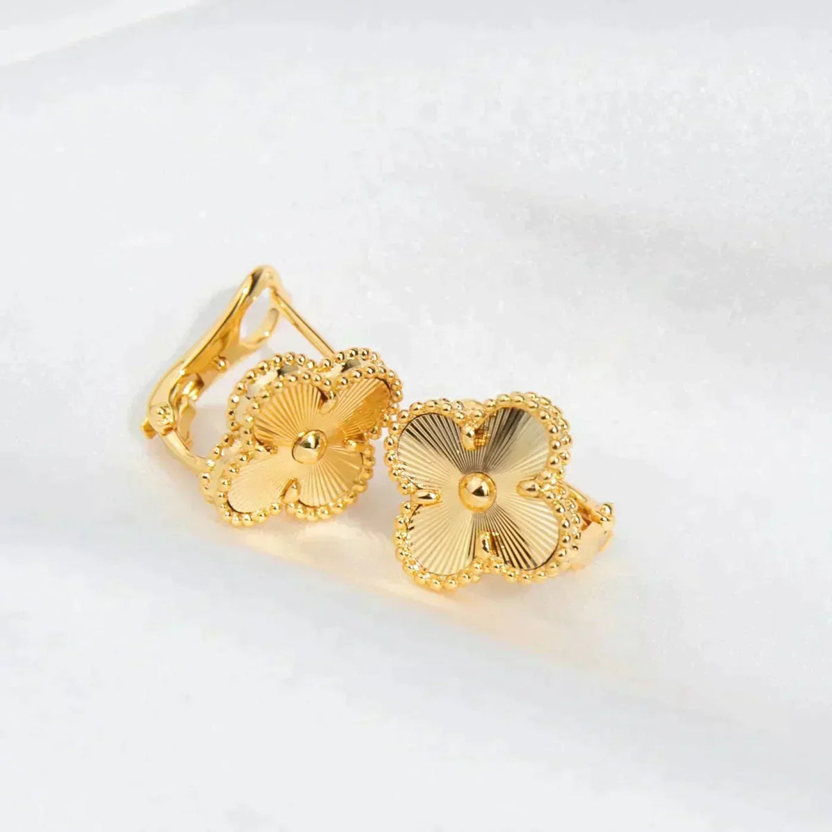 [⭐Novea]CLOVER MEDIUM 1 MOTIFS LASER EARRINGS