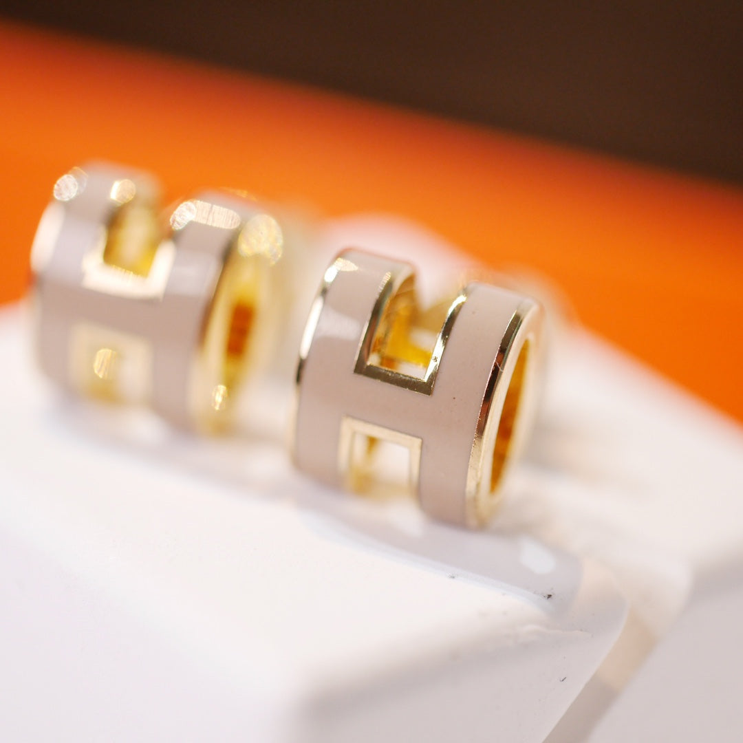 [⭐Novea]MINI POP H GOLD EARRINGS GREY