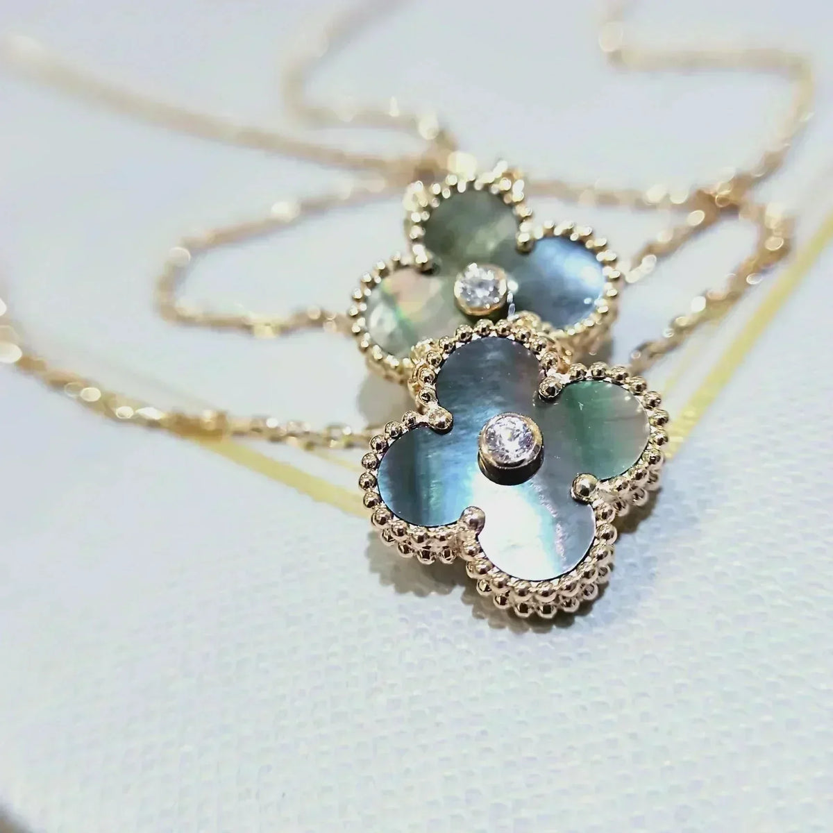 [⭐Novea]CLOVER 15MM DIAMOND AND MOTHER-OF-GREY NECKLACE
