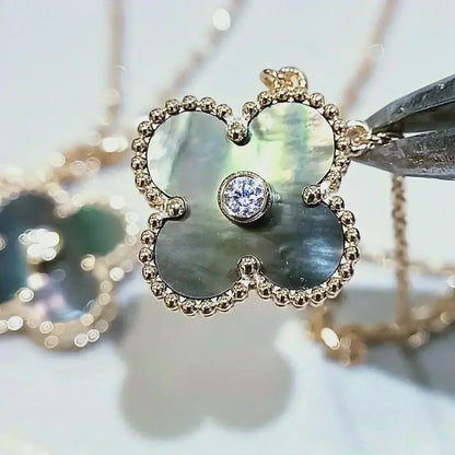 [⭐Novea]CLOVER 15MM DIAMOND AND MOTHER-OF-GREY NECKLACE