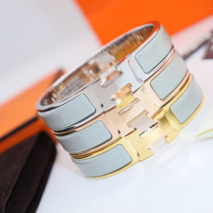 [⭐Novea]H LIGHT BLUE BRACELET