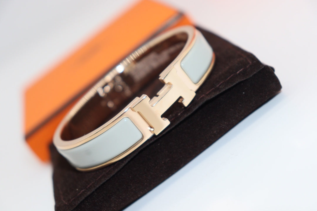 [⭐Novea]H LIGHT BLUE BRACELET