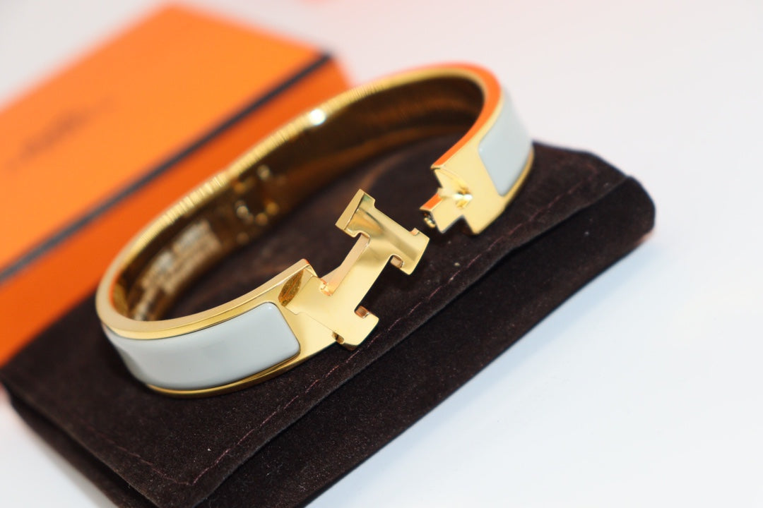 [⭐Novea]H LIGHT BLUE BRACELET