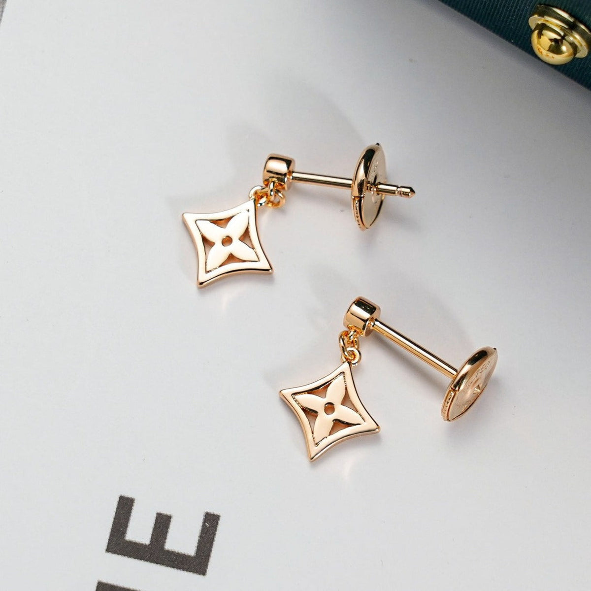 [⭐Novea]STAR EARRINGS GOLD
