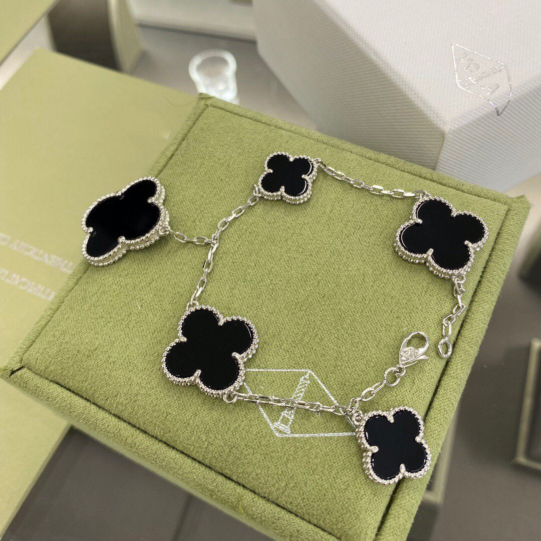 [⭐Novea]CLOVER 5 MOTIFS SIVLER ONYX BRACELET