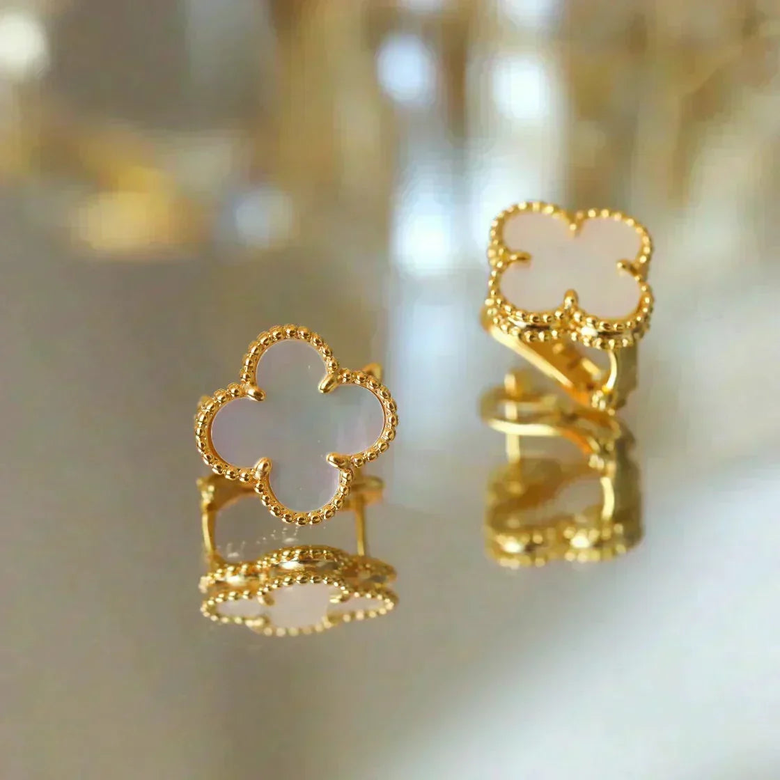 [⭐Novea]CLOVER MEDIUM 1 MOTIFS  WHITE MOP STUD EARRINGS