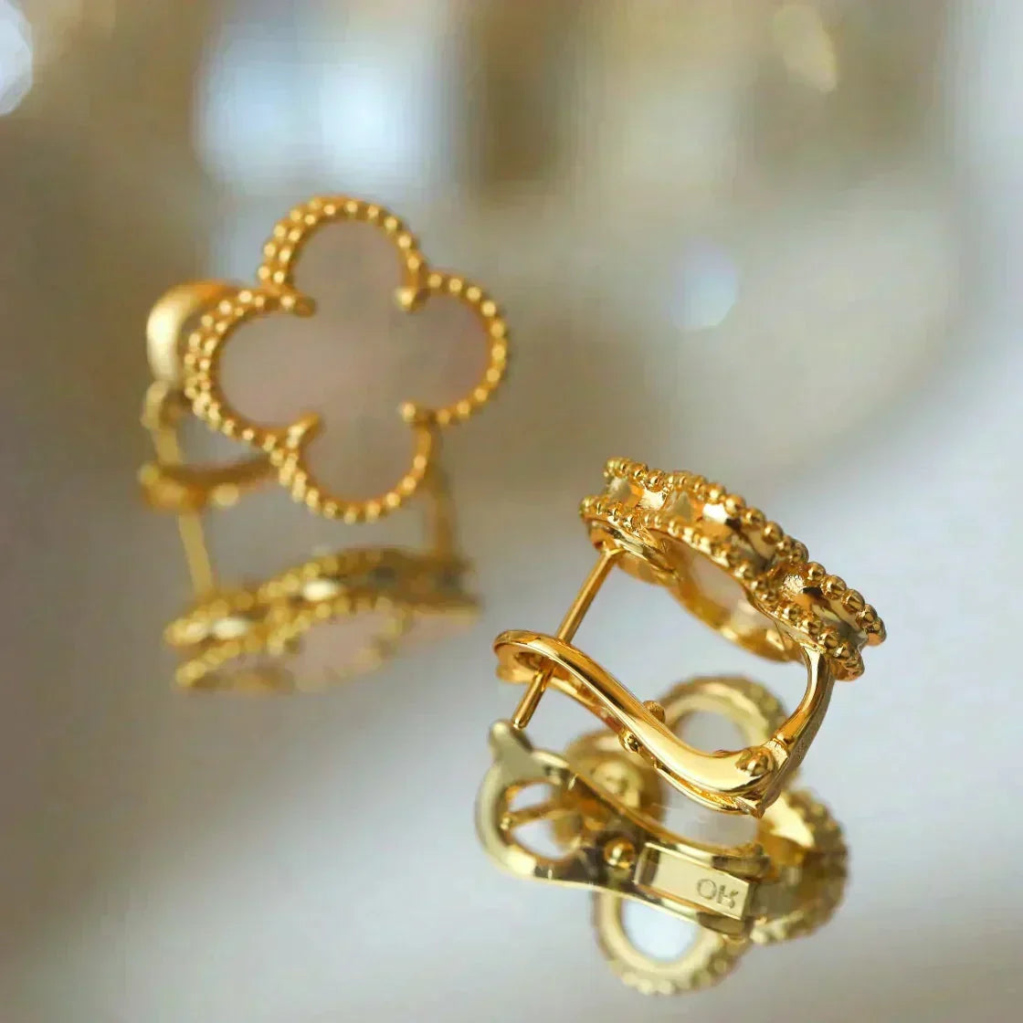 [⭐Novea]CLOVER MEDIUM 1 MOTIFS  WHITE MOP STUD EARRINGS