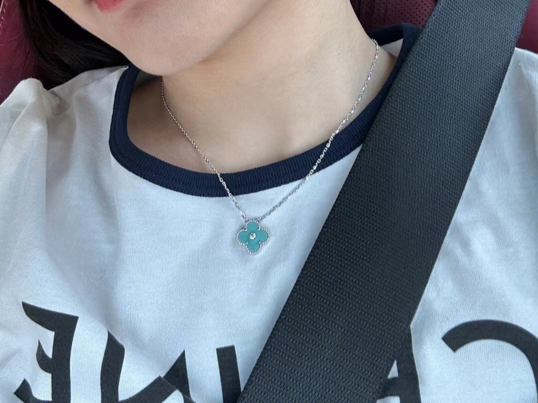 [⭐Novea]CLOVER 1 DIAMOND LIGHT BLUE SILVER NECKLACE