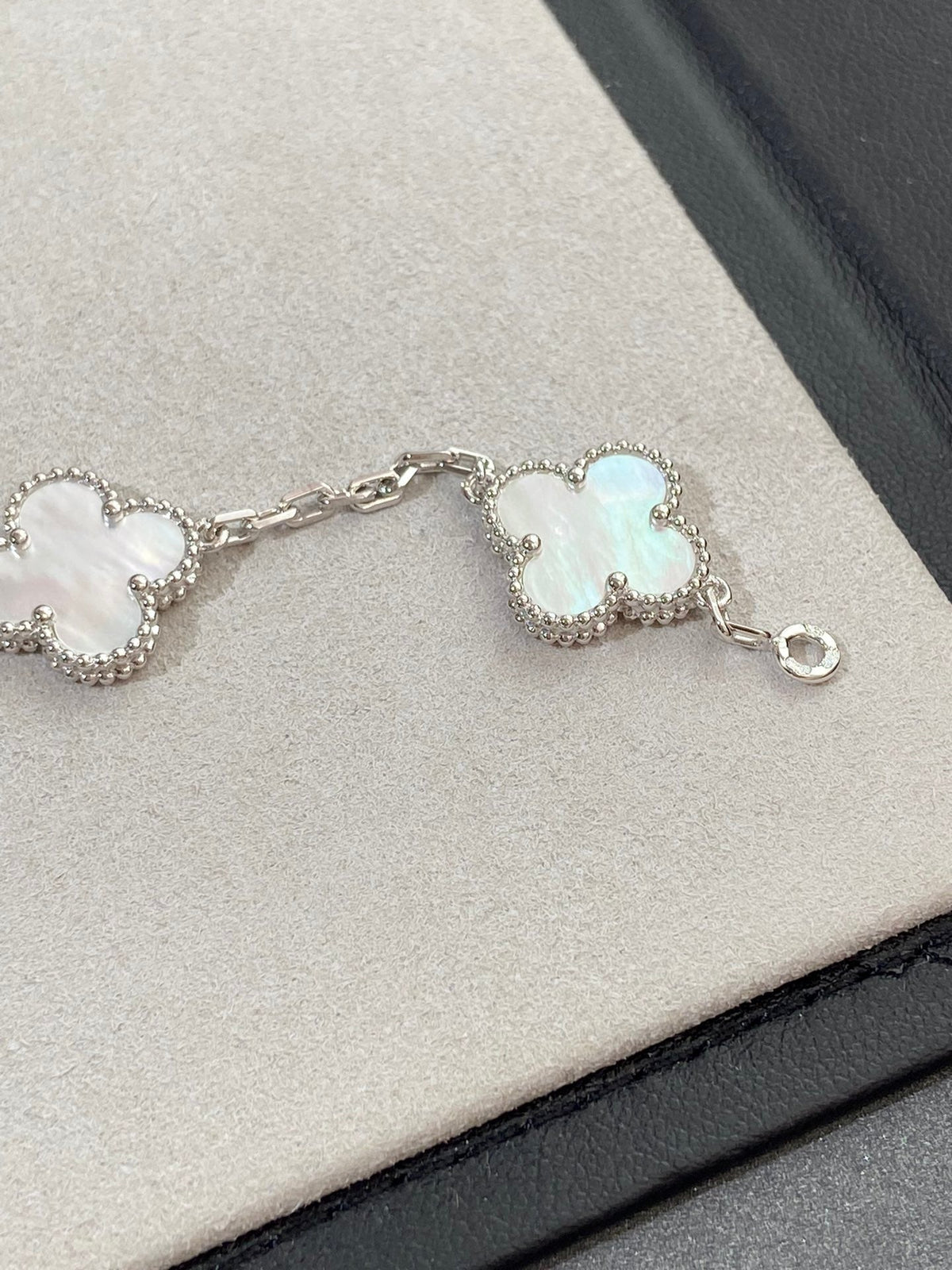 [⭐Novea]CLOVER WHITE PEARL MOP 5 MOTIF BRACELET COLLECTION