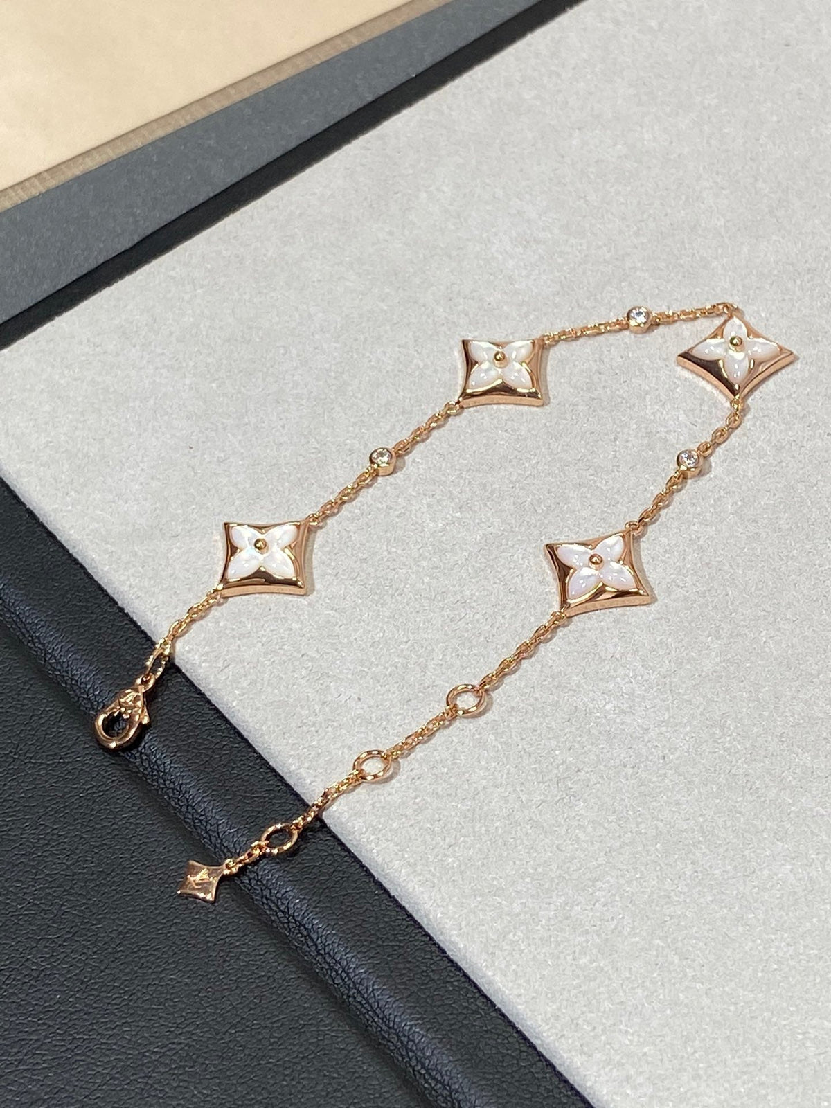[⭐Novea]STAR 4 MOTIF MOP DIAMOND PINK GOLD BRACELET