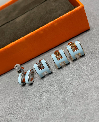 [⭐Novea]POP H SKY BLUE STUD EARRINGS