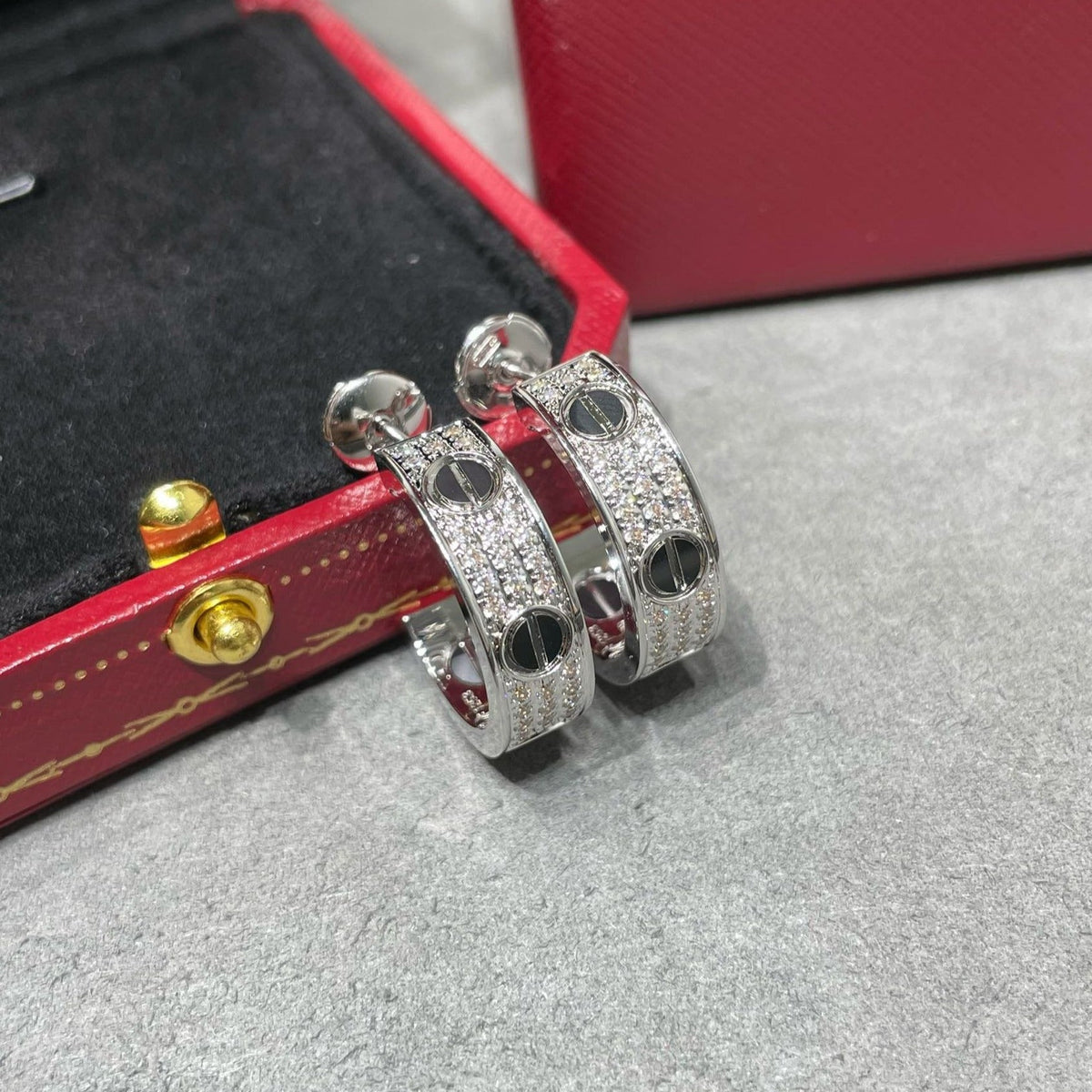[⭐Novea]LOVE CERAMIC DIAMOND PAVED SILVER EARRINGS