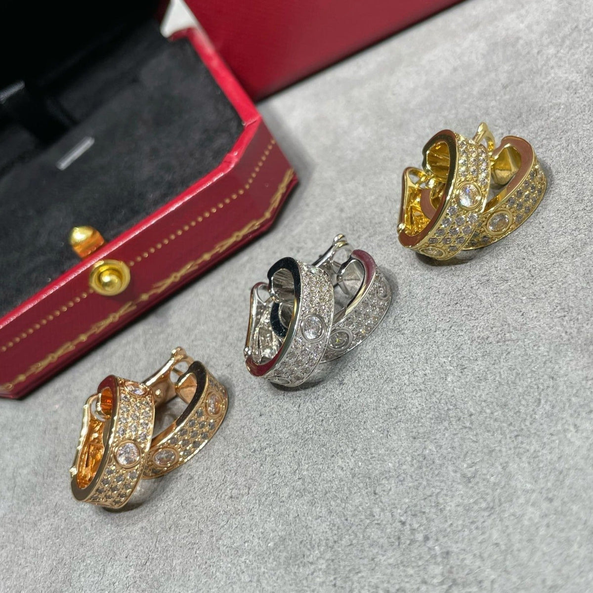 [⭐Novea]LOVE 5.5MM DIAMOND PAVED EARRINGS