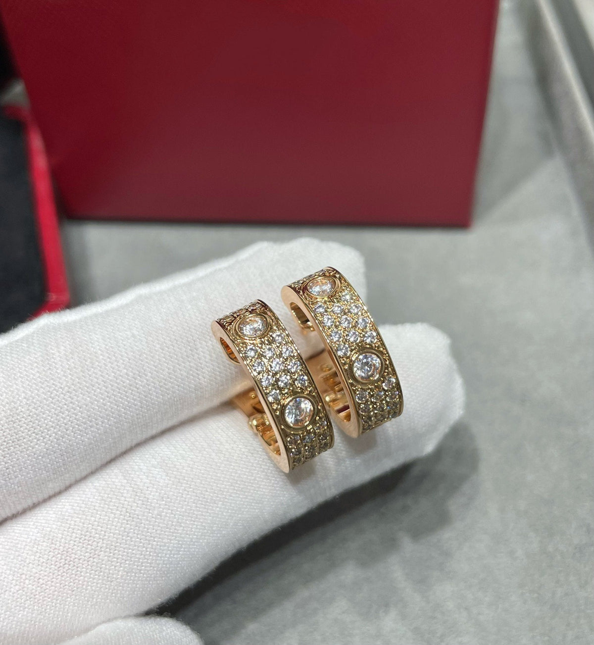 [⭐Novea]LOVE 5.5MM DIAMOND PAVED EARRINGS