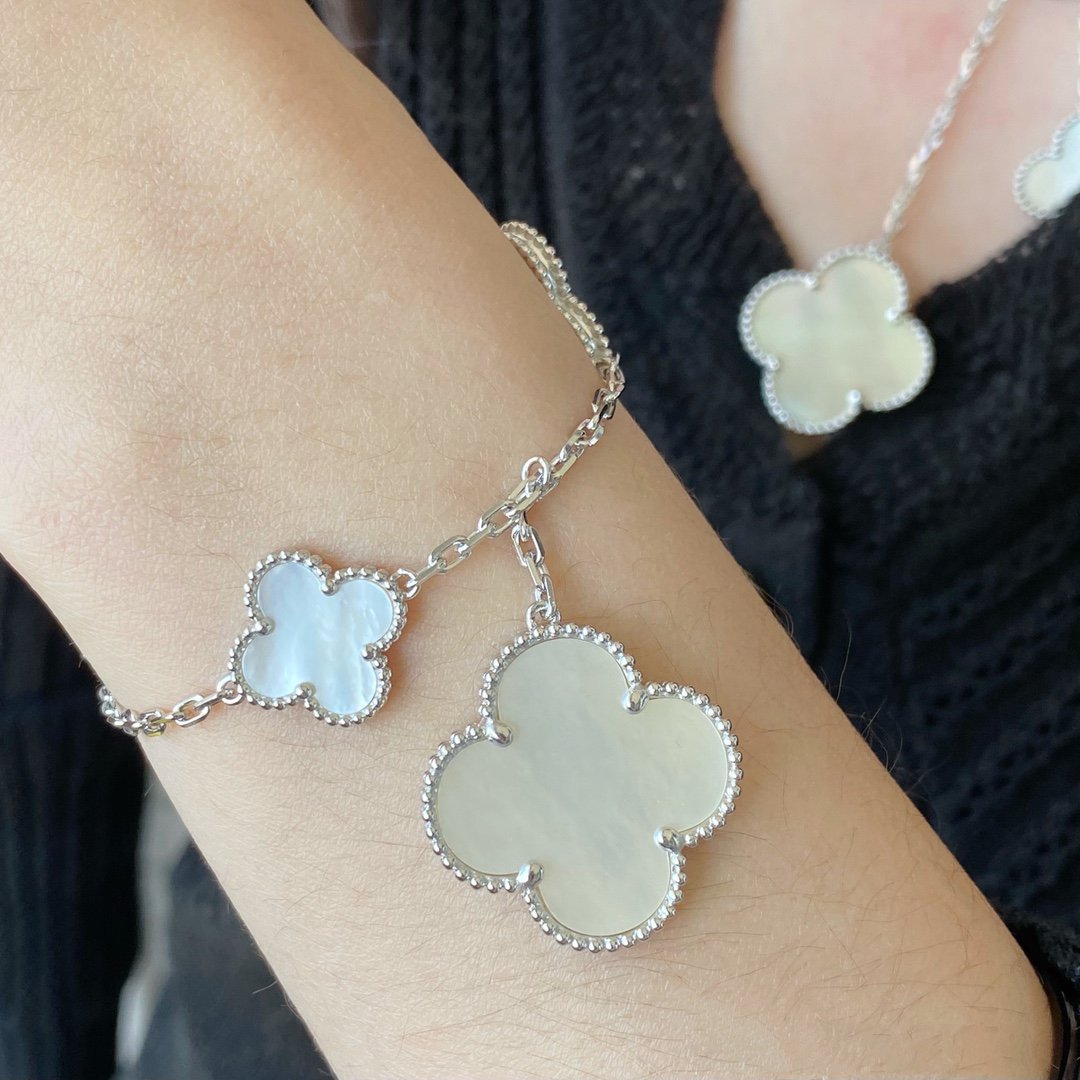 [⭐Novea]CLOVER 5 MOTIF WHITE MOP SILVER BRACELET