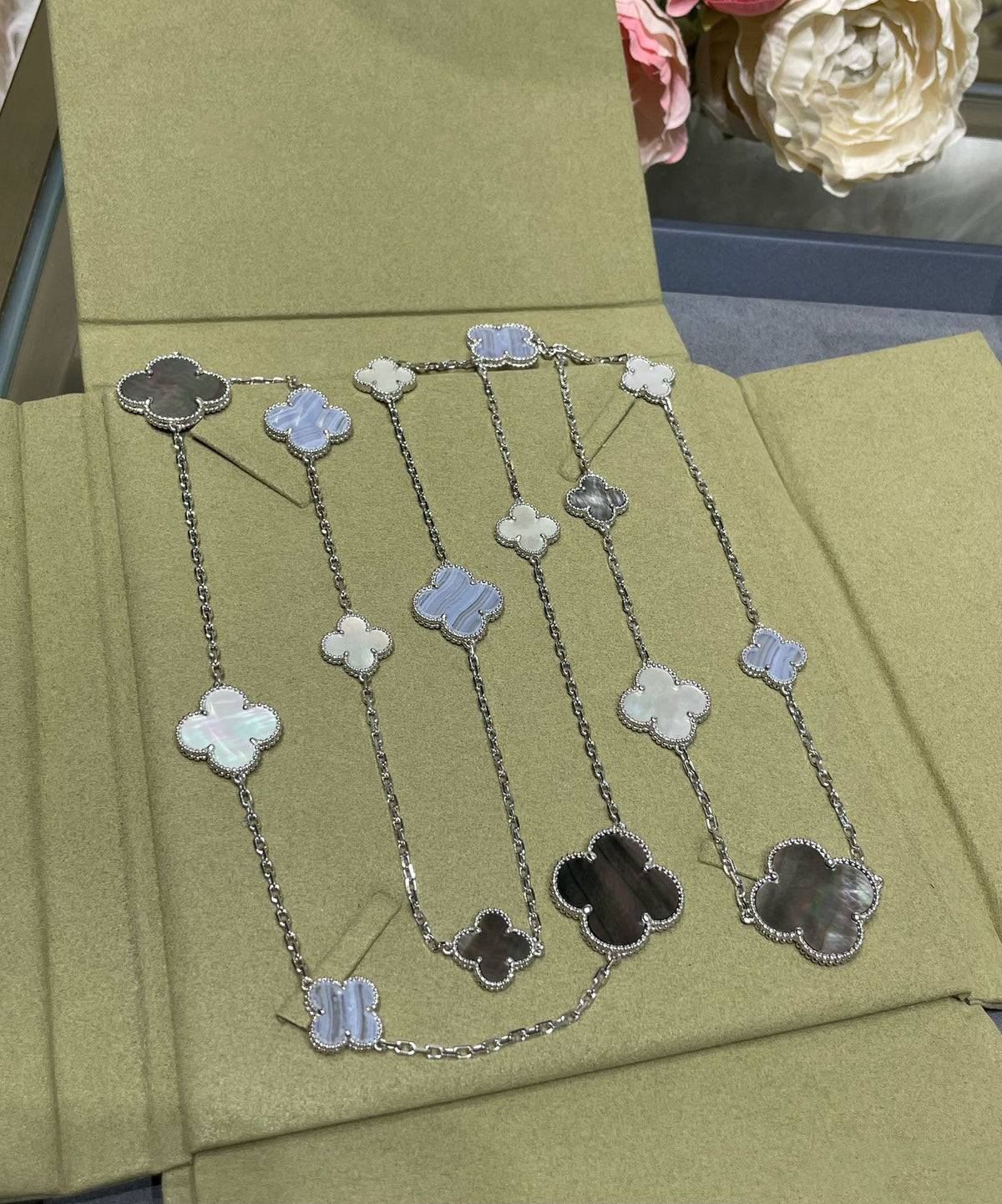 [⭐Novea]CLOVER 16 MOTIF CHALCEDONY MOP SILVER NECKLACE