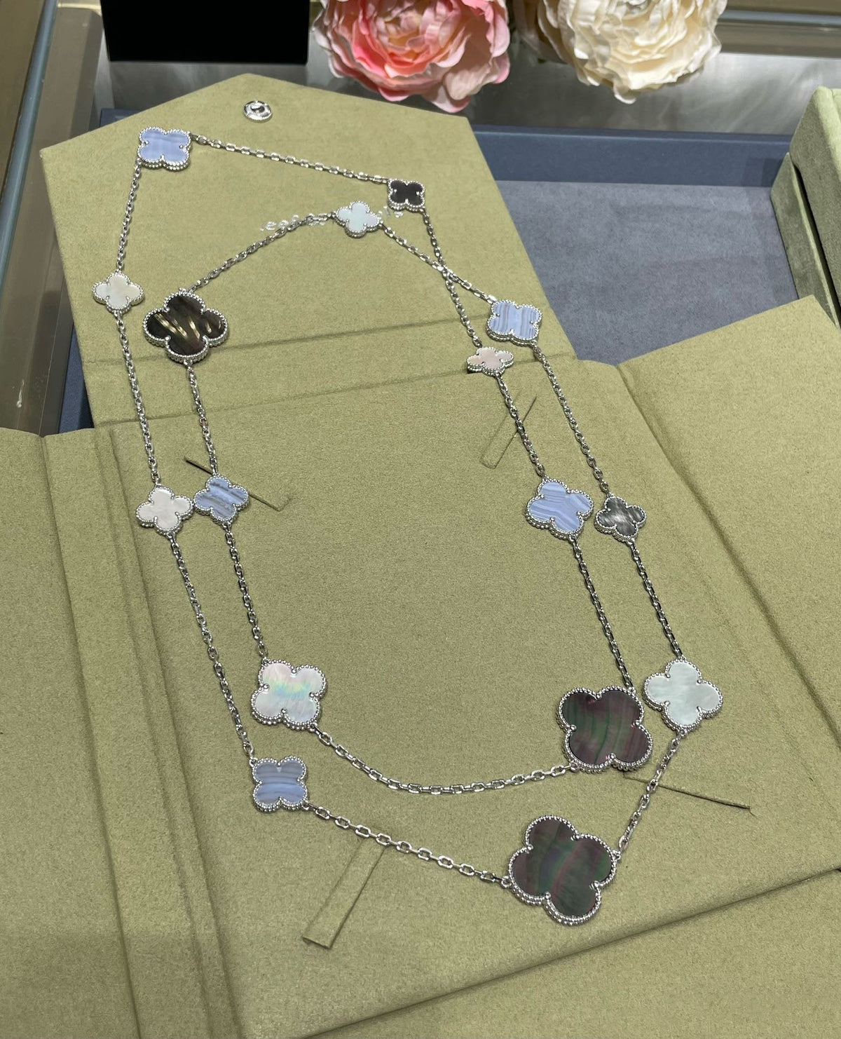 [⭐Novea]CLOVER 16 MOTIF CHALCEDONY MOP SILVER NECKLACE