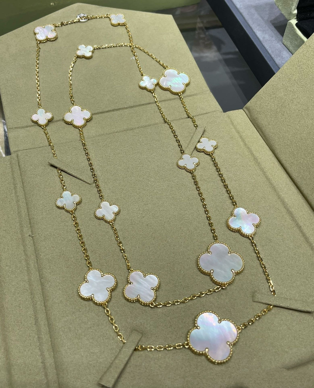 [⭐Novea]CLOVER 16 MOTIF WHITE MOP GOLD NECKLACE