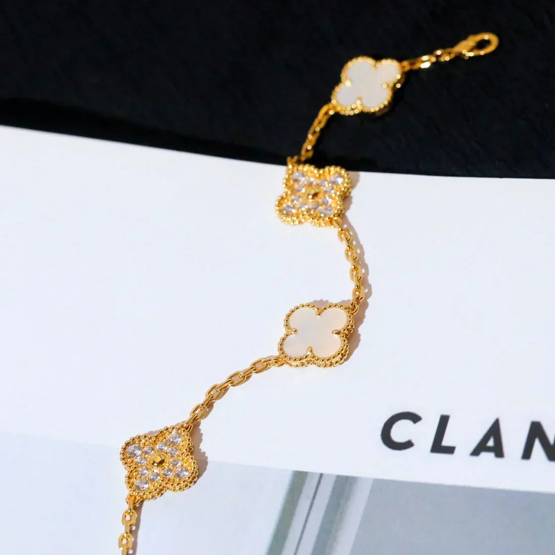 [⭐Novea]CLOVER WHITE PEARL MOP 5 MOTIF BRACELET COLLECTION