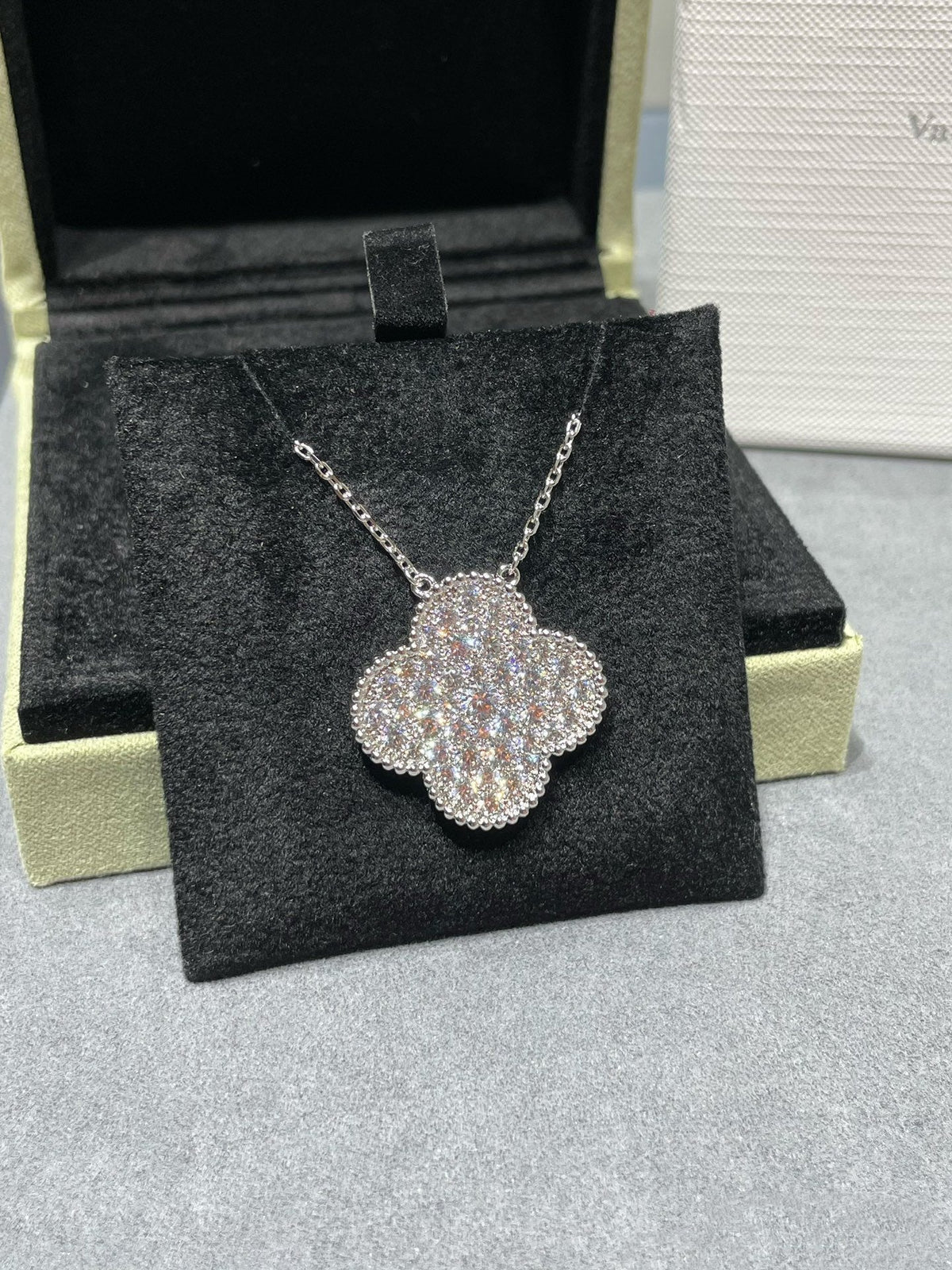 [⭐Novea]CLOVER 25MM LARGE PENDANT DIAMOND PAVED SILVER NECKLACE