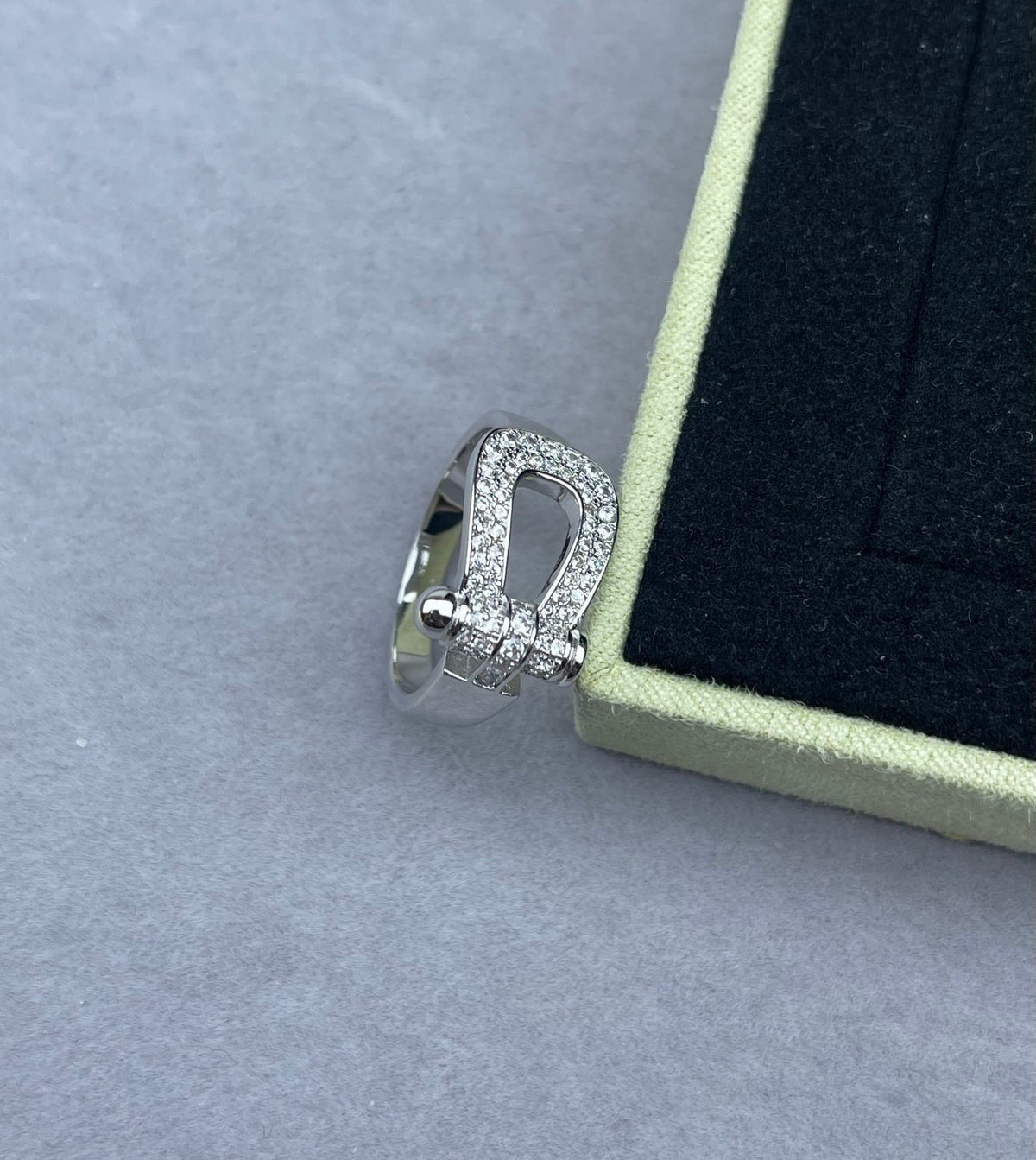 [⭐Novea]Wide Hoof-Shaped Diamond-Studded Ring