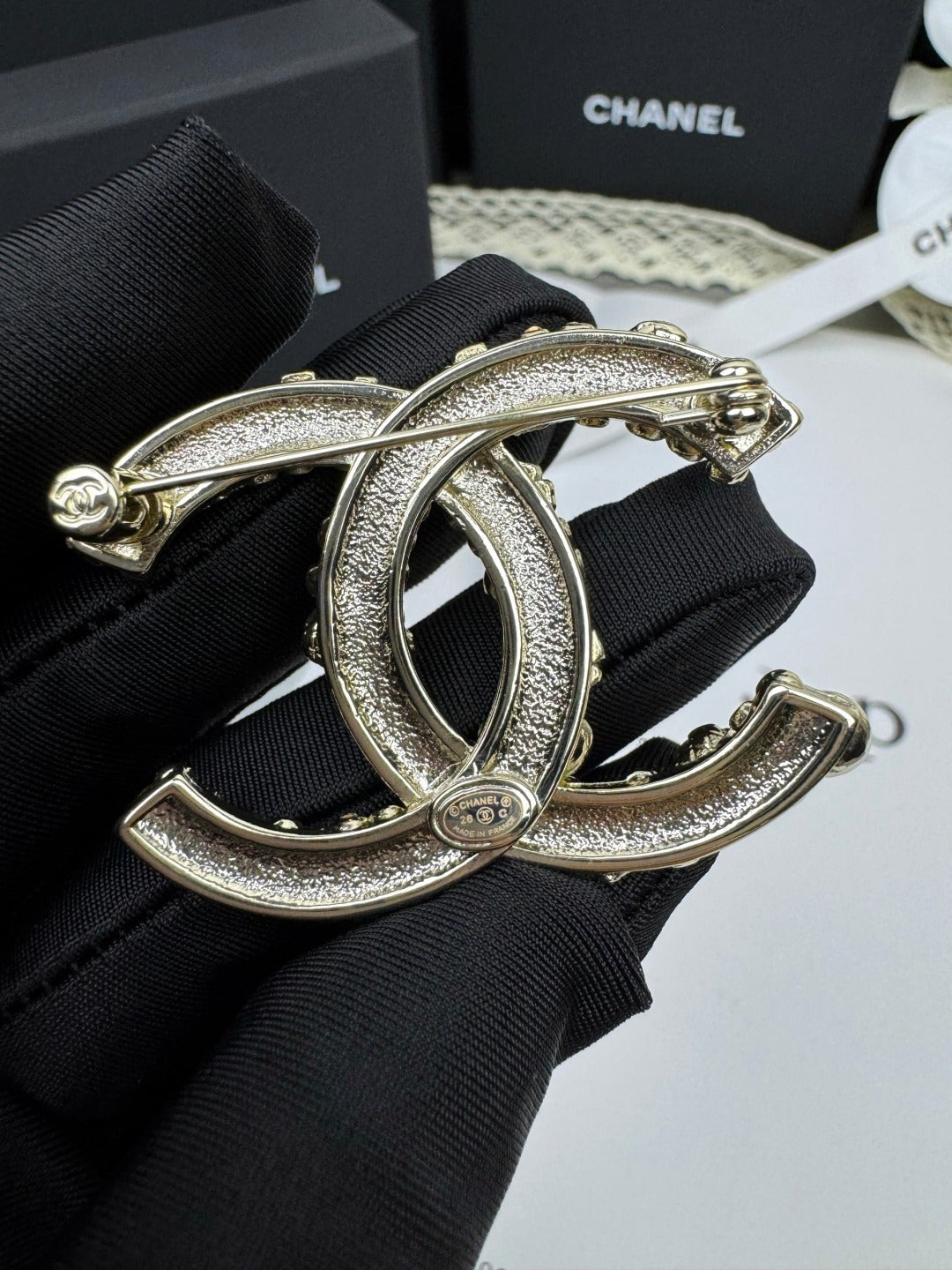 [⭐Novea]26C Pink-White Enamel Ice Cream Cone Double C Brooch