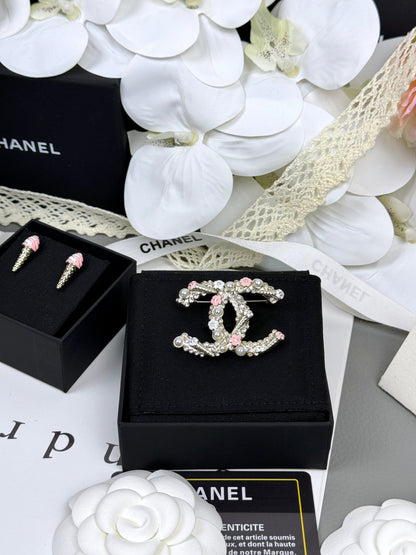 [⭐Novea]26C Pink-White Enamel Ice Cream Cone Double C Brooch