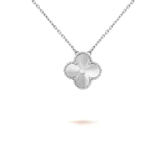 [⭐Novea]CLOVER  15MM DIAMOND LASER NECKLACE SILVER