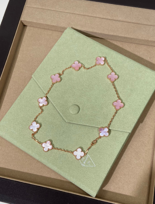 [⭐Novea Jewellery] Pink Necklace with Ten Clover Designs