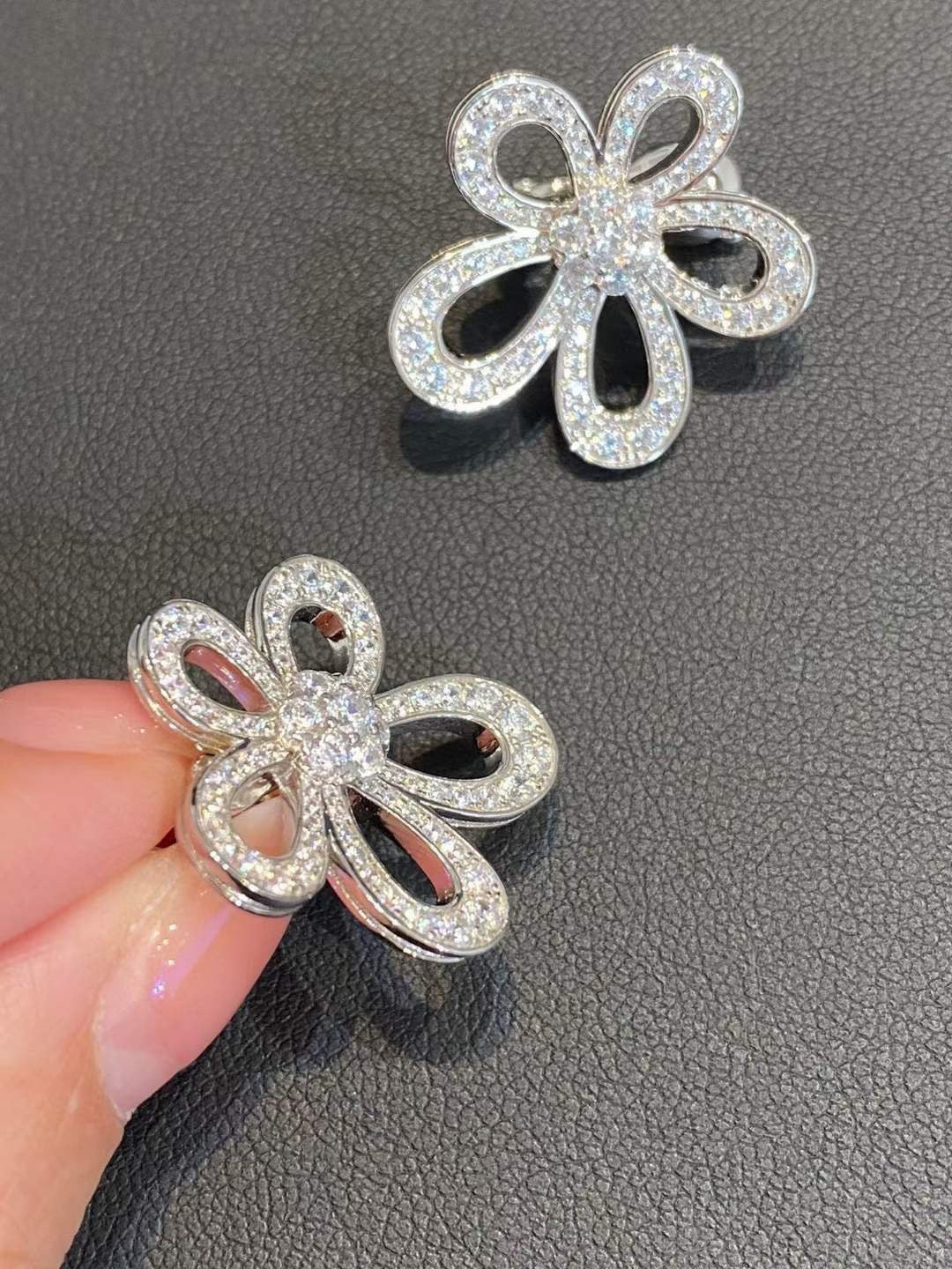 [⭐Novea]FLOWERLACE EARRINGS FULL DIAMONDS