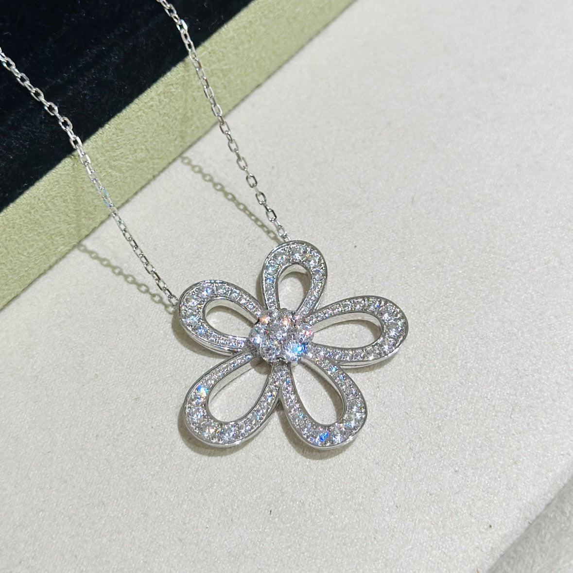 [⭐Novea]FLOWERLACE NECKLACE FULL DIAMONDS