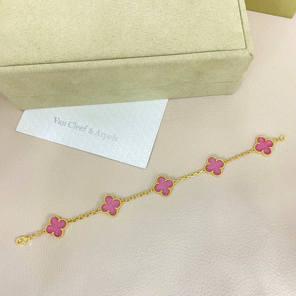 [⭐Novea]NEW BUBBLE PINK ENAMEL 5-FLOWER BRACELET