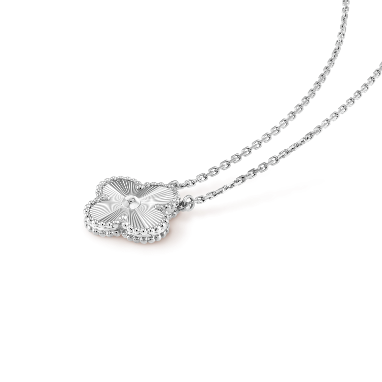[⭐Novea]CLOVER 15MM LASER NECKLACE SILVER