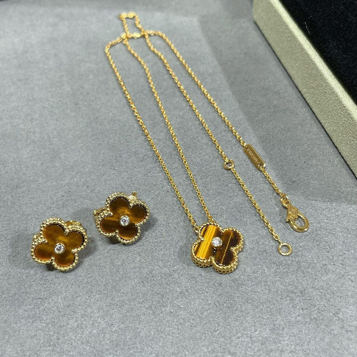 [⭐Novea]CLOVER 15MM DIAMOND AND YELLOW TIGER'S EYE AGATE necklace