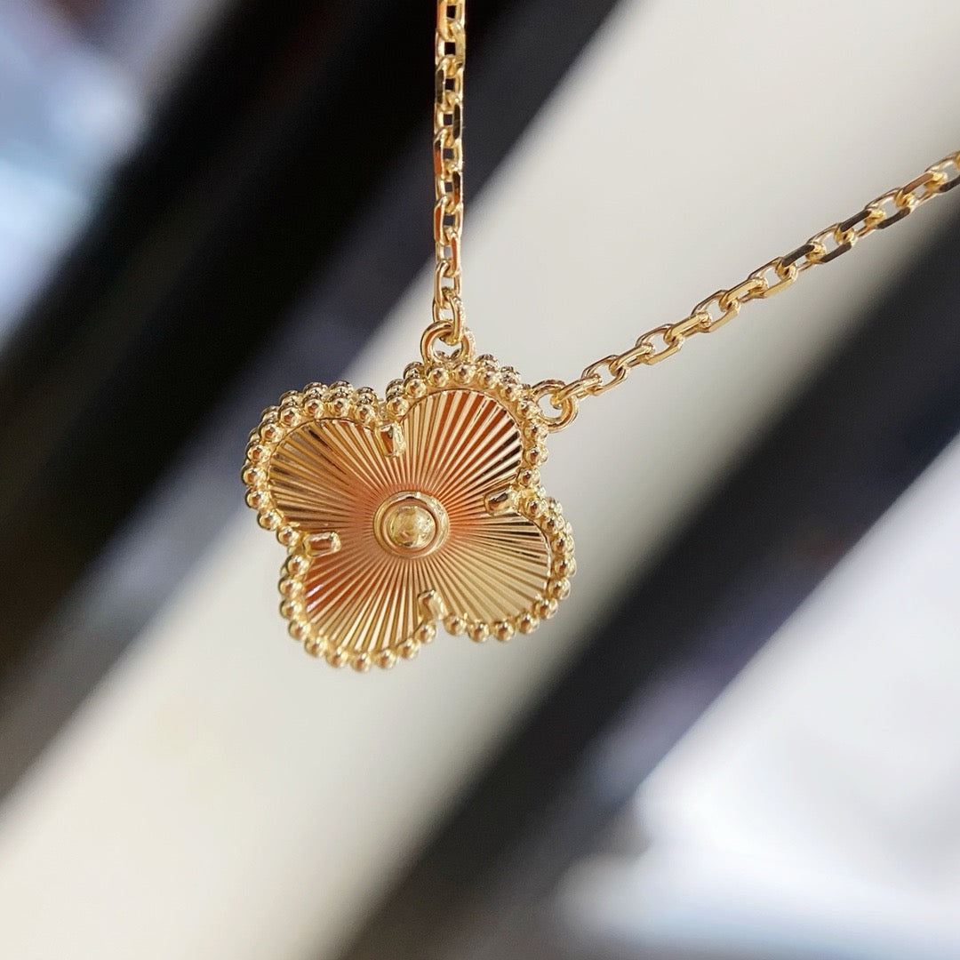[⭐Novea]CLOVER 15MM LASER NECKLACE