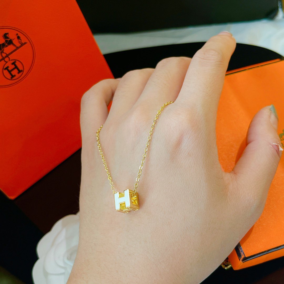 [⭐Novea]H WHITE SQUARE GOLD NECKLACE