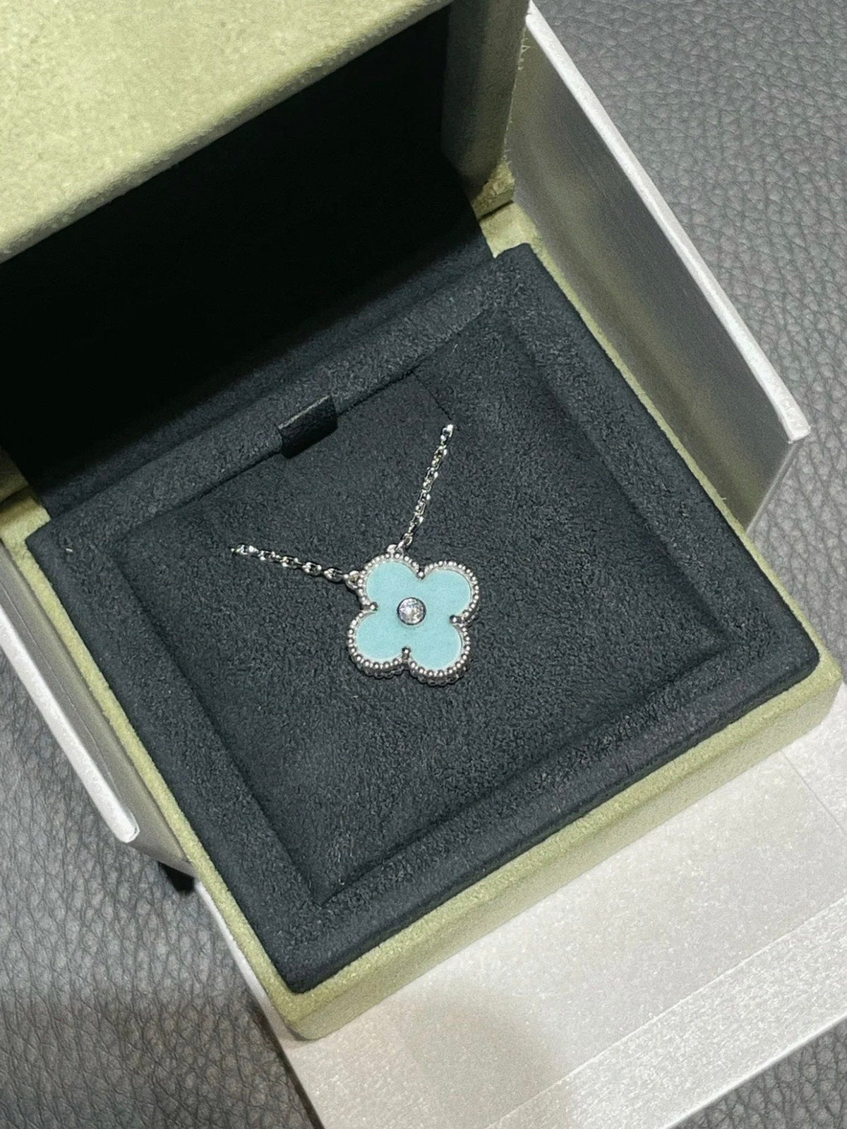[⭐Novea]CLOVER 1 DIAMOND LIGHT BLUE SILVER NECKLACE