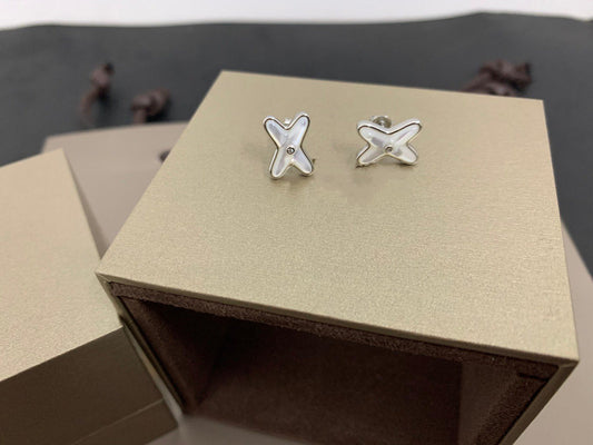 [⭐Novea]JEUX DE WHITE MOP SILVER DIAMOND EARRINGS