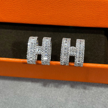 [⭐Novea]H STUD EARRINGS WITH SILVER DIAMONDS