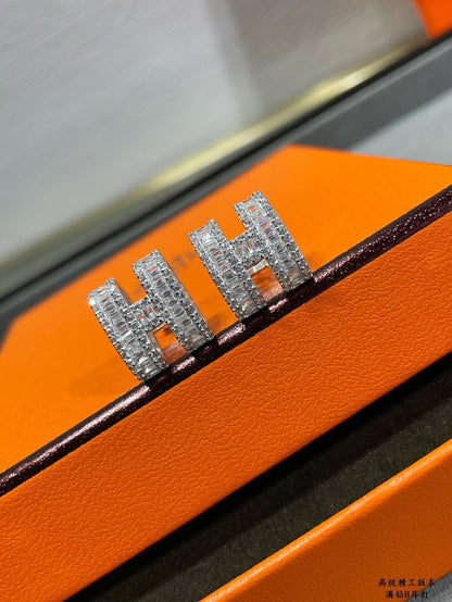 [⭐Novea]H STUD EARRINGS WITH SILVER DIAMONDS