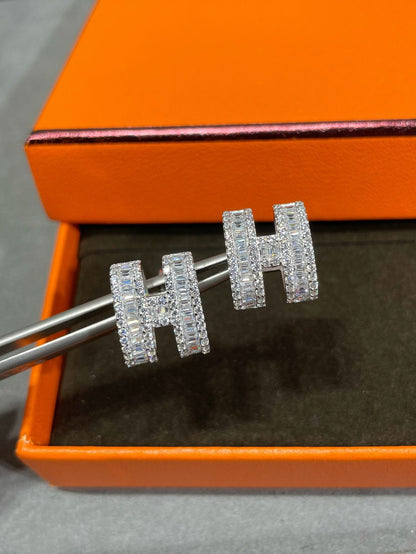 [⭐Novea]H STUD EARRINGS WITH SILVER DIAMONDS