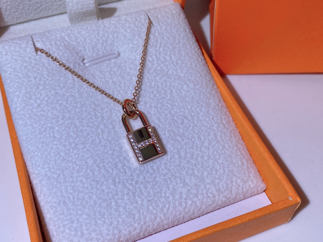 [⭐Novea]HM ADVANCED NICHE LOCK HEAD NECKLACE DIAMONDS