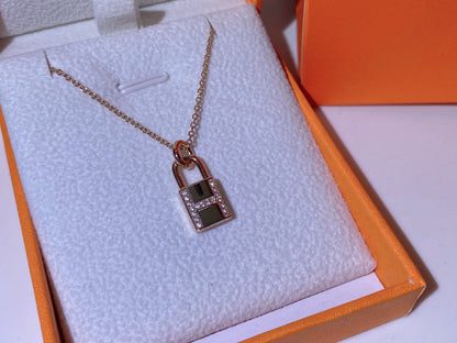 [⭐Novea]HM ADVANCED NICHE LOCK HEAD NECKLACE DIAMONDS