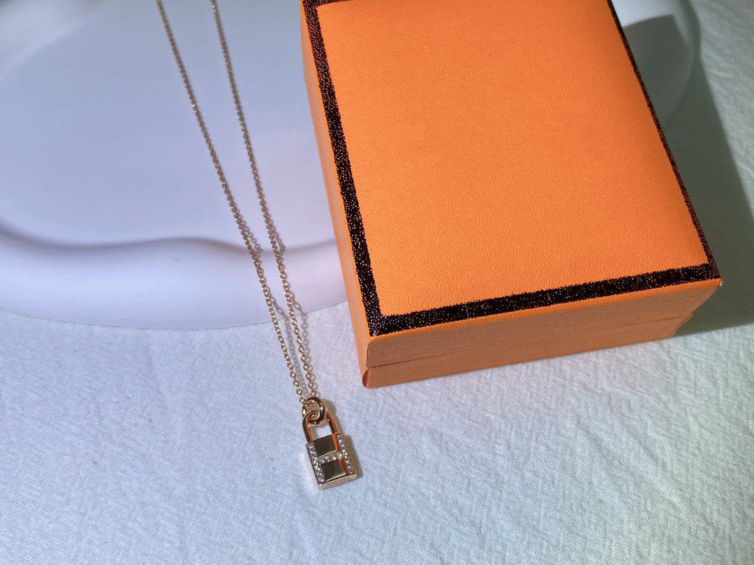 [⭐Novea]HM ADVANCED NICHE LOCK HEAD NECKLACE DIAMONDS