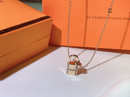 [⭐Novea]HM ADVANCED NICHE LOCK HEAD NECKLACE DIAMONDS