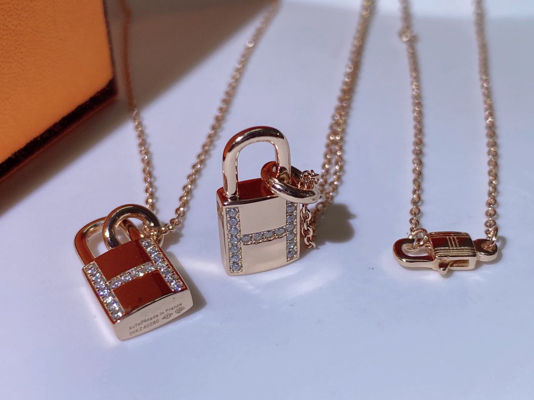 [⭐Novea]HM ADVANCED NICHE LOCK HEAD NECKLACE DIAMONDS