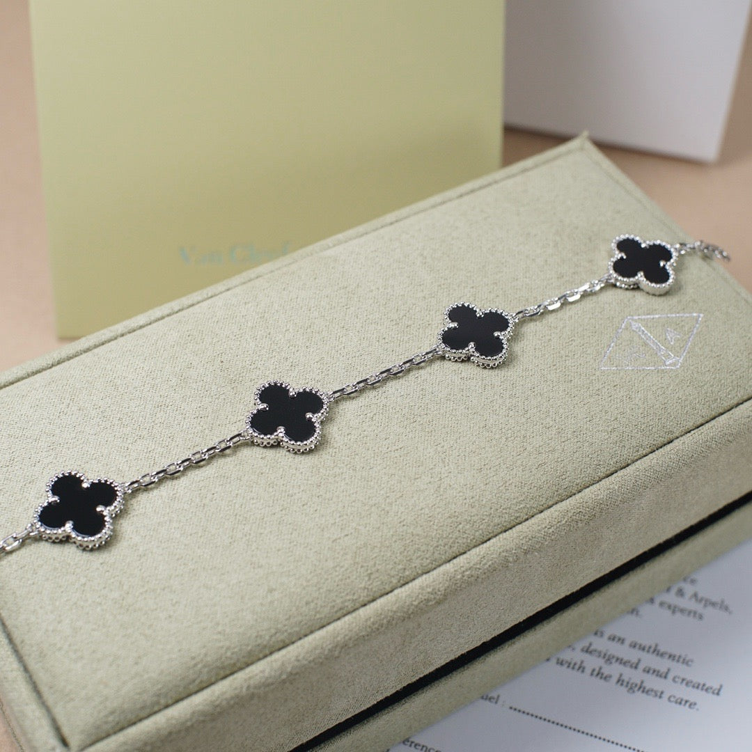 [⭐Novea] CLOVER 5 MOTIF ONYXS BRACELET COLLECTION